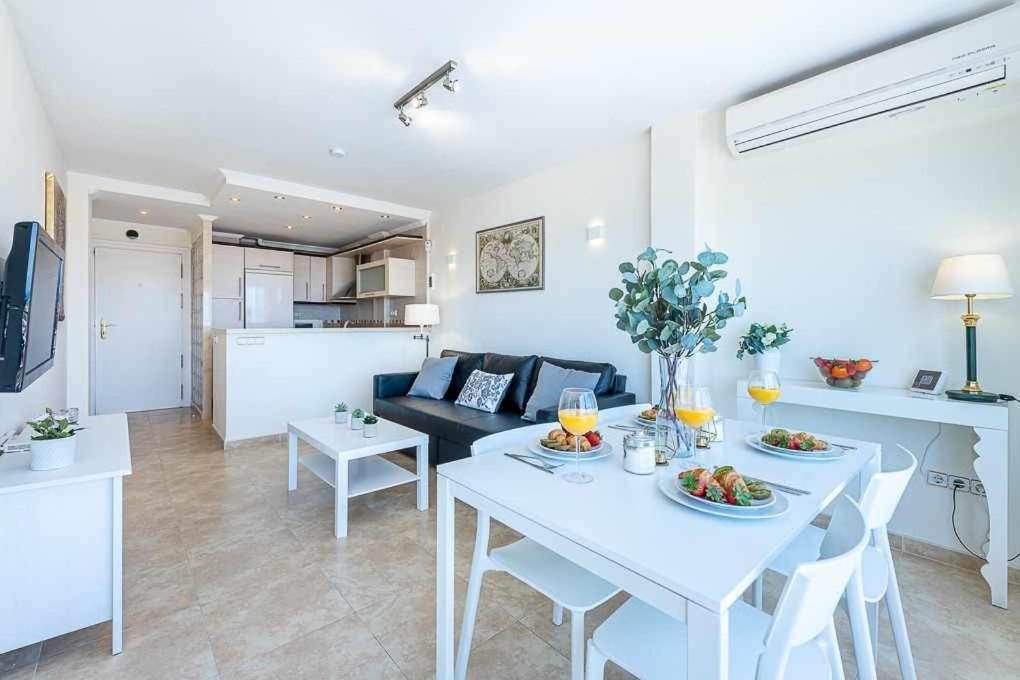 797 Rentals- Espectacular Piso Con Vista Al Mar Y Al Puerto Appartement Benalmádena